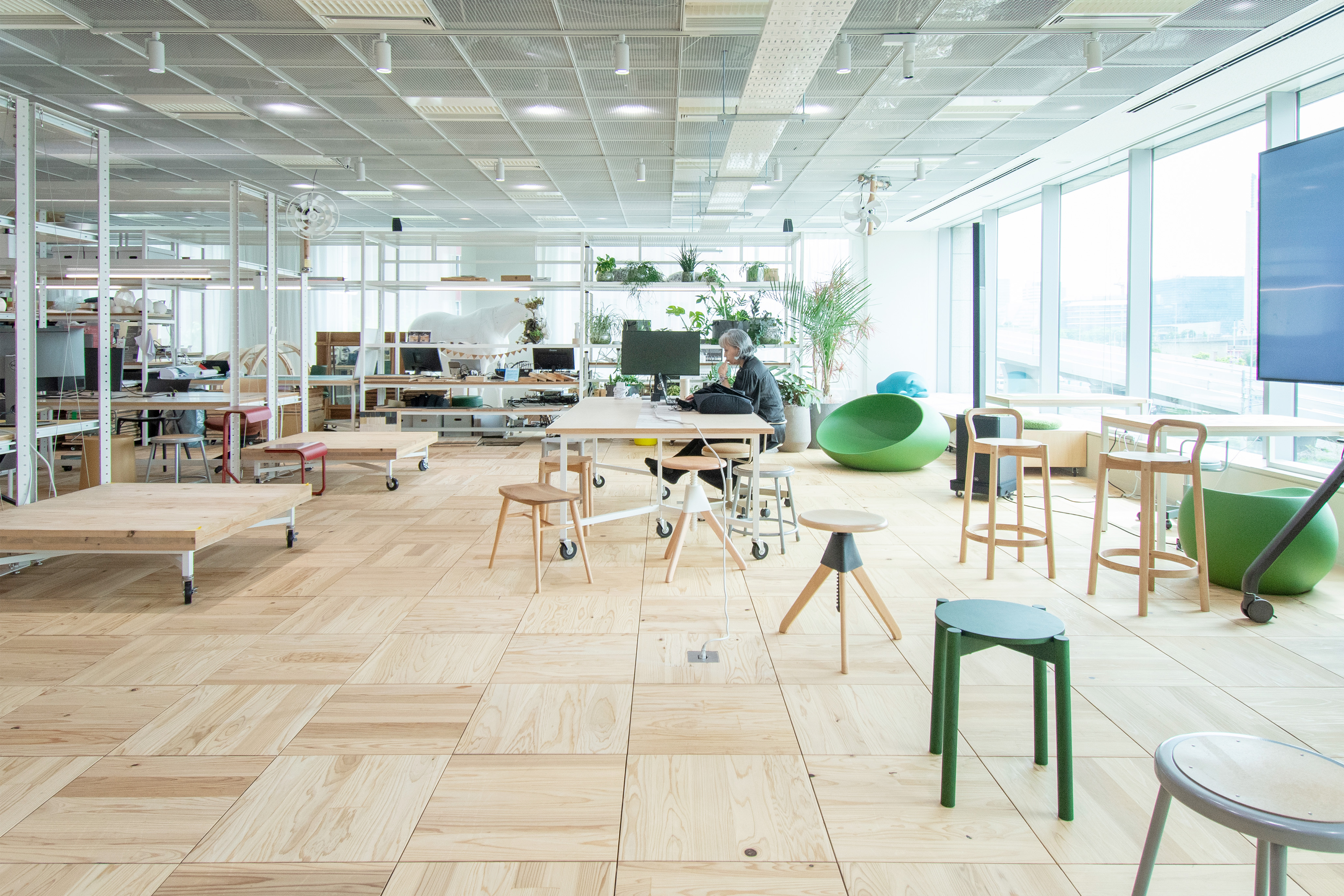 CLTを活用したOAフロア「WOOD FLOOR UNIT 3.2」リニューアル販売開始